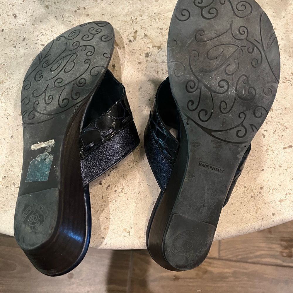 Used Navy Brighton sandals size 7.5 - Picture 7 of 7